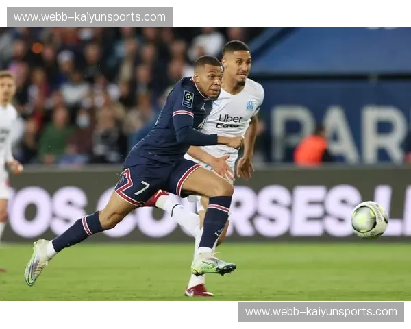 法甲巅峰之战：当巴黎的星光遇见马赛的烈焰，谁才是法兰西的真王？